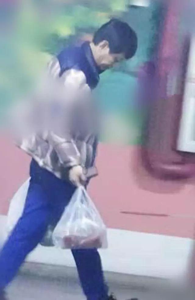 从卖妻赌钱的无赖,到权倾朝野的九千岁,魏忠贤这一刀挨得值吗?