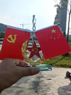 白鹿撞脸半个娱乐圈却能火爆全网，网红出身的她为啥会被观众喜欢？游戏画面