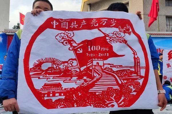 救援旅行男孩