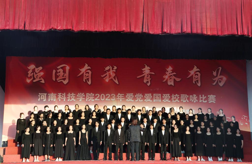 车内车外温差大挡风玻璃起雾，司机手动除雾酿成事故