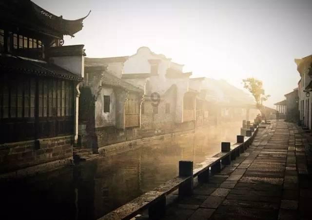 逃离空旷大街